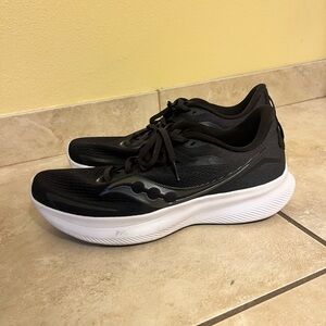 Saucing formfit 8mm men runnings shoe